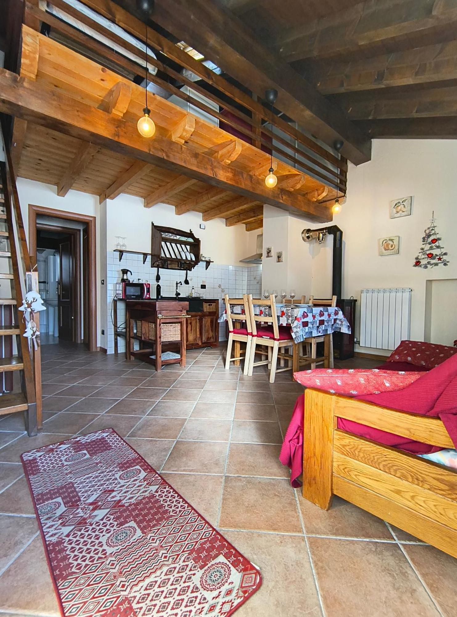 Petit Royal - Appartamento Charmant Per 6 Persone - Con Giardino E Balcone - Maisons De Charme Champoluc Exterior foto