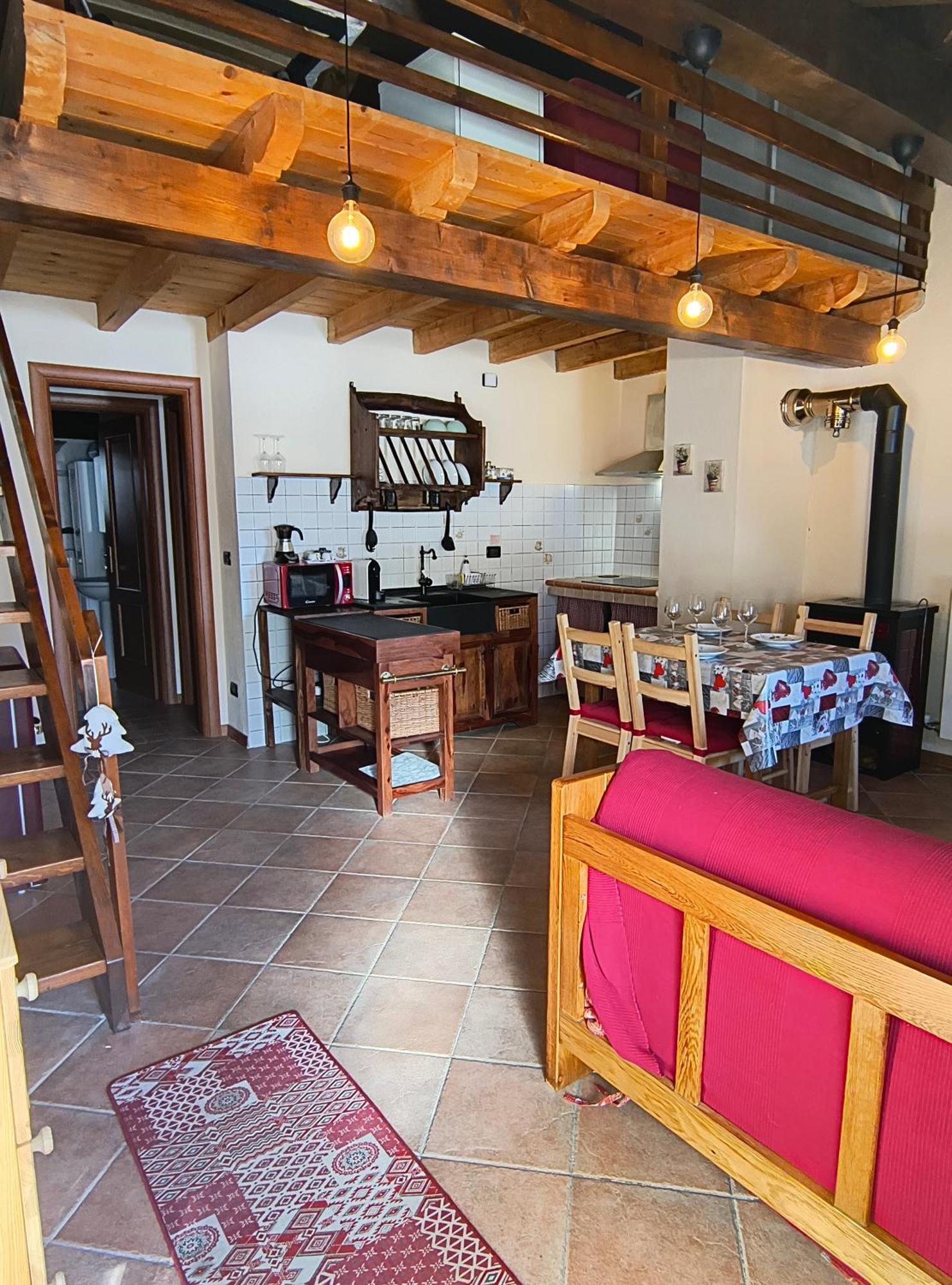Petit Royal - Appartamento Charmant Per 6 Persone - Con Giardino E Balcone - Maisons De Charme Champoluc Exterior foto
