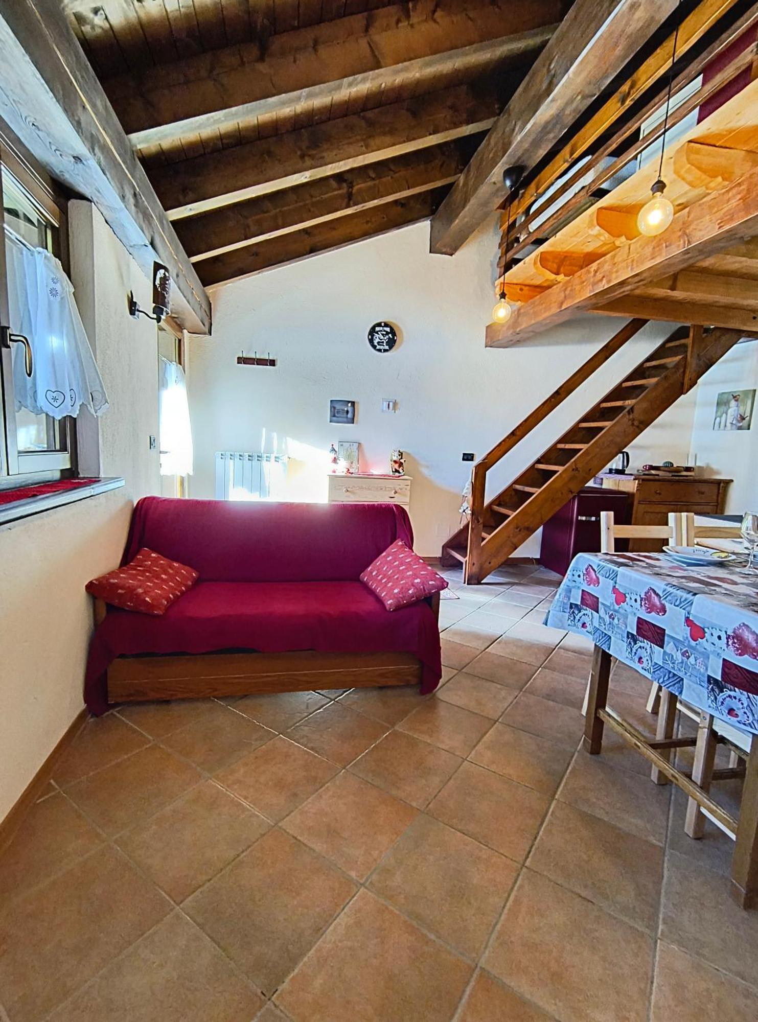 Petit Royal - Appartamento Charmant Per 6 Persone - Con Giardino E Balcone - Maisons De Charme Champoluc Exterior foto