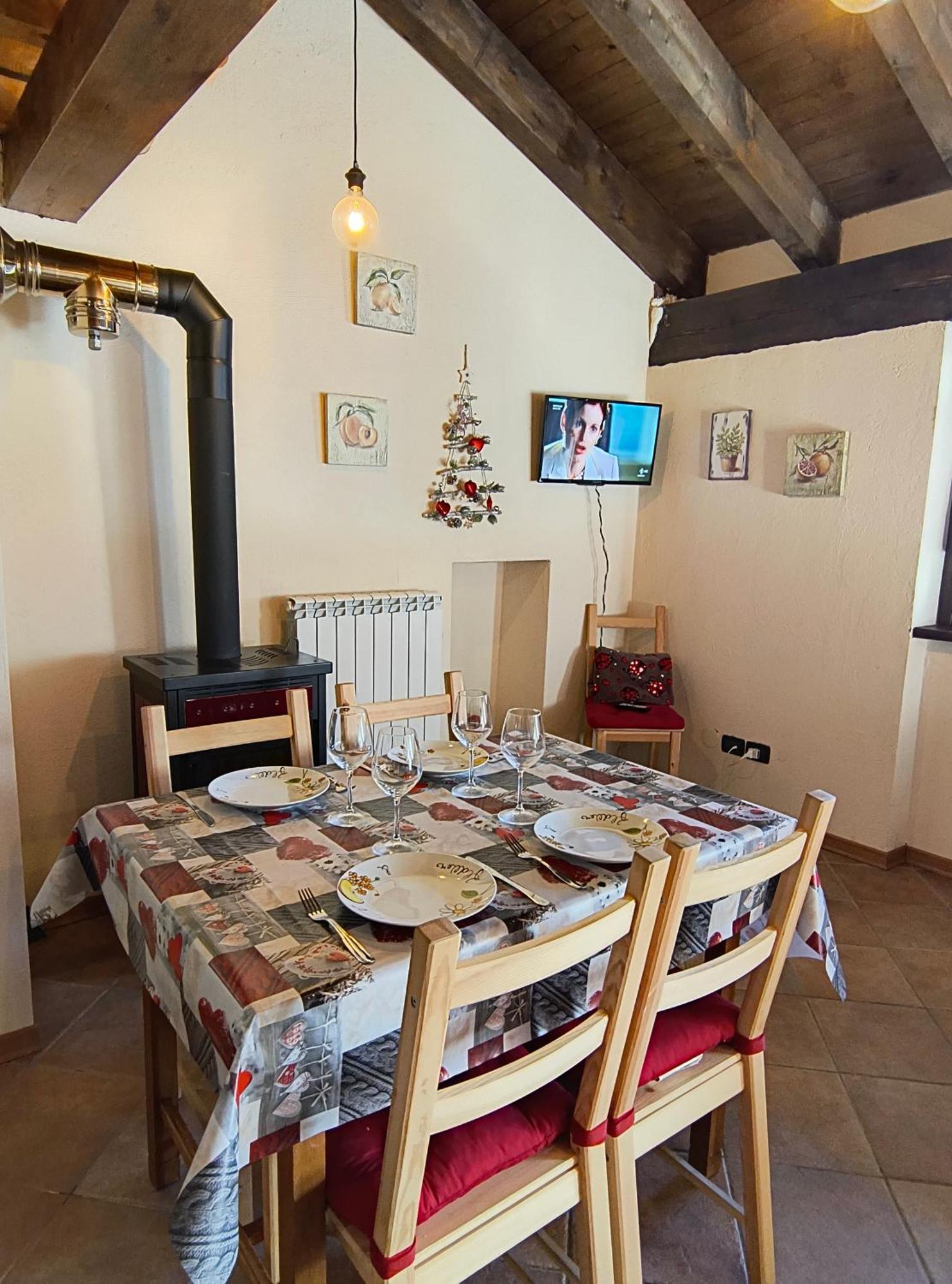 Petit Royal - Appartamento Charmant Per 6 Persone - Con Giardino E Balcone - Maisons De Charme Champoluc Exterior foto